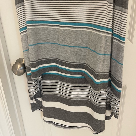 Sleeveless dress. - Picture 3 of 3